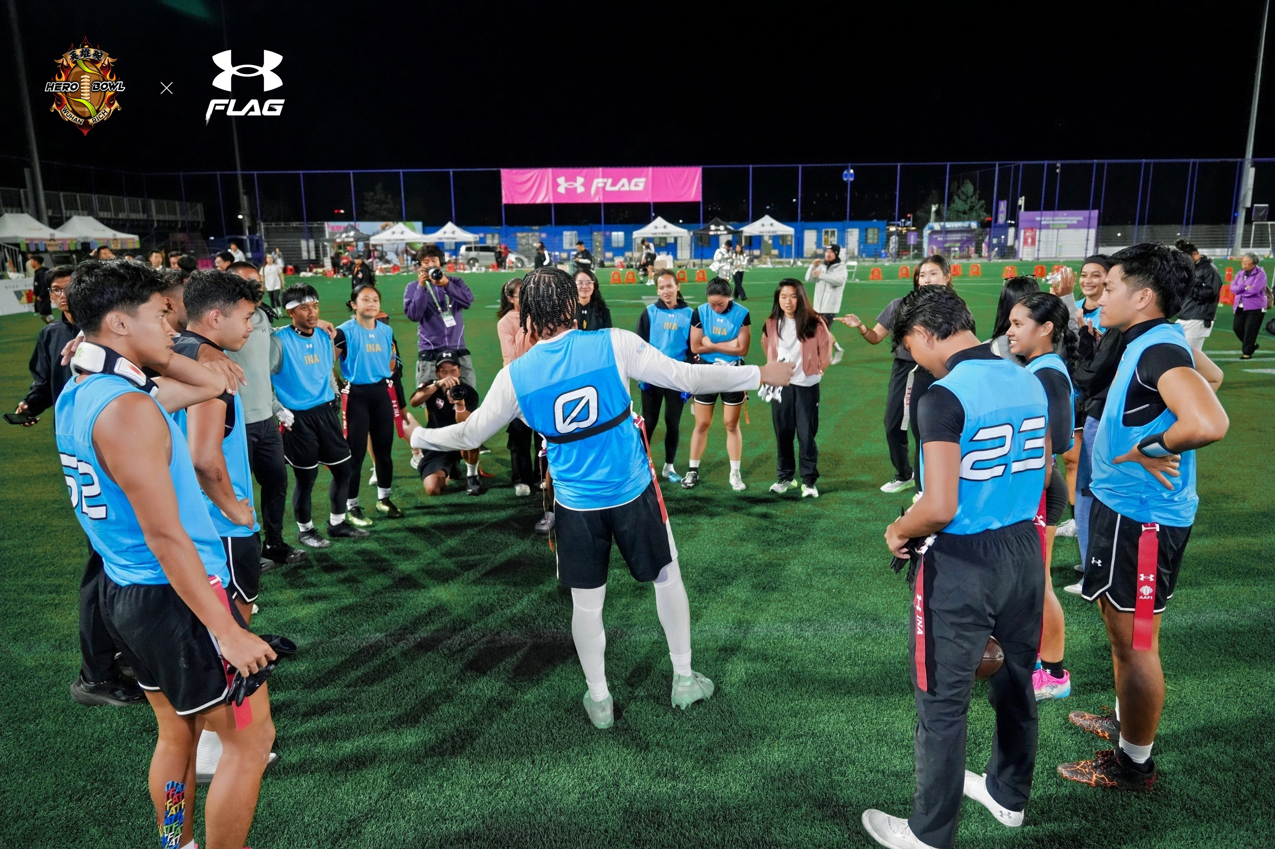 Tim Indonesia dalam huddle sebelum bertanding di Wuhan Hero Bowl